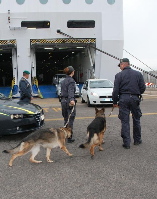 Olbia, nigeriana arrestata: nella vagina nascondeva due ovuli di coca 