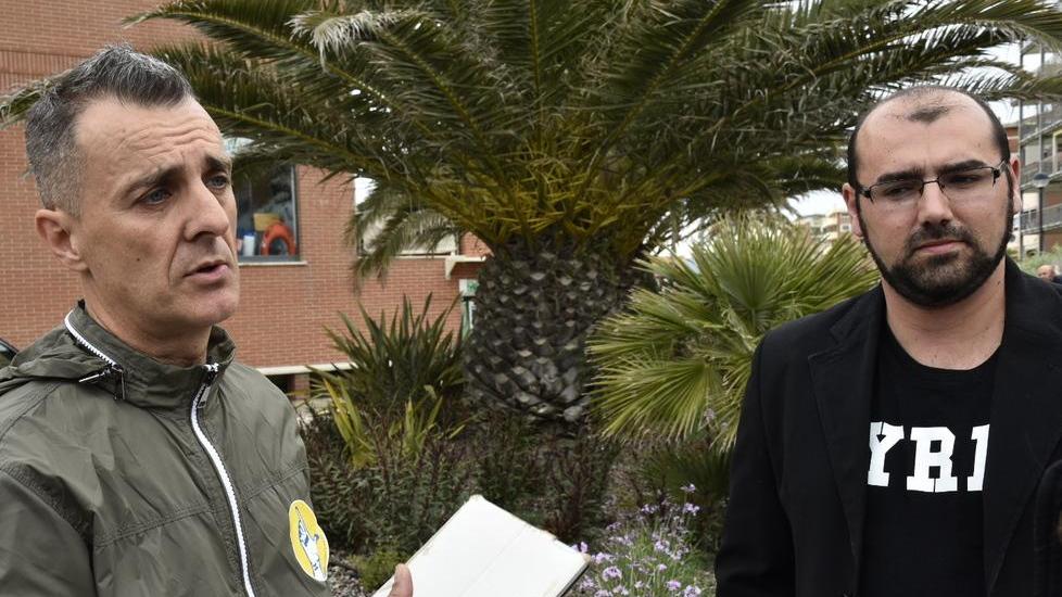 Da sinistra Lorenzo Mancineschi e Davide Rossi, le "iene maremmane" (foto Agenzia Bf)