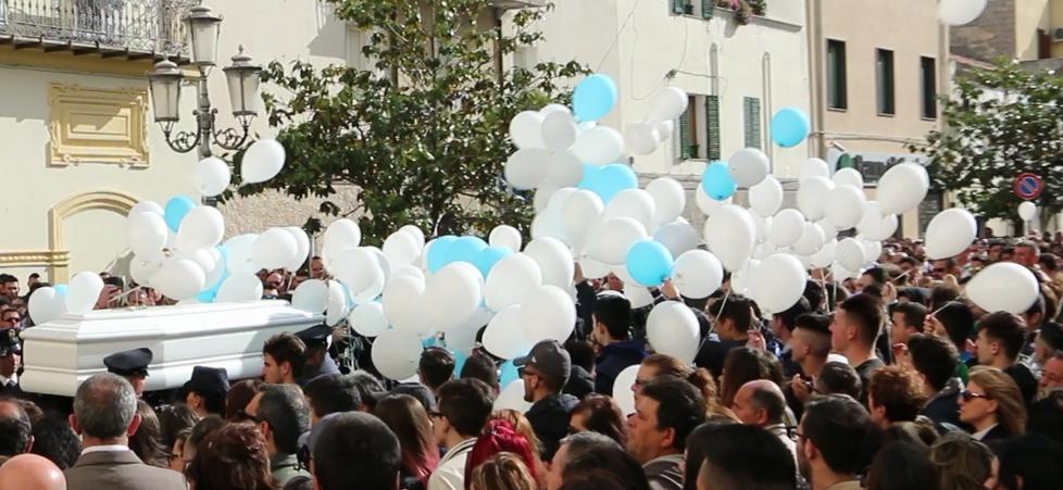 Sorso, corteo di 4mila persone per l’ultimo saluto a Giorgio 