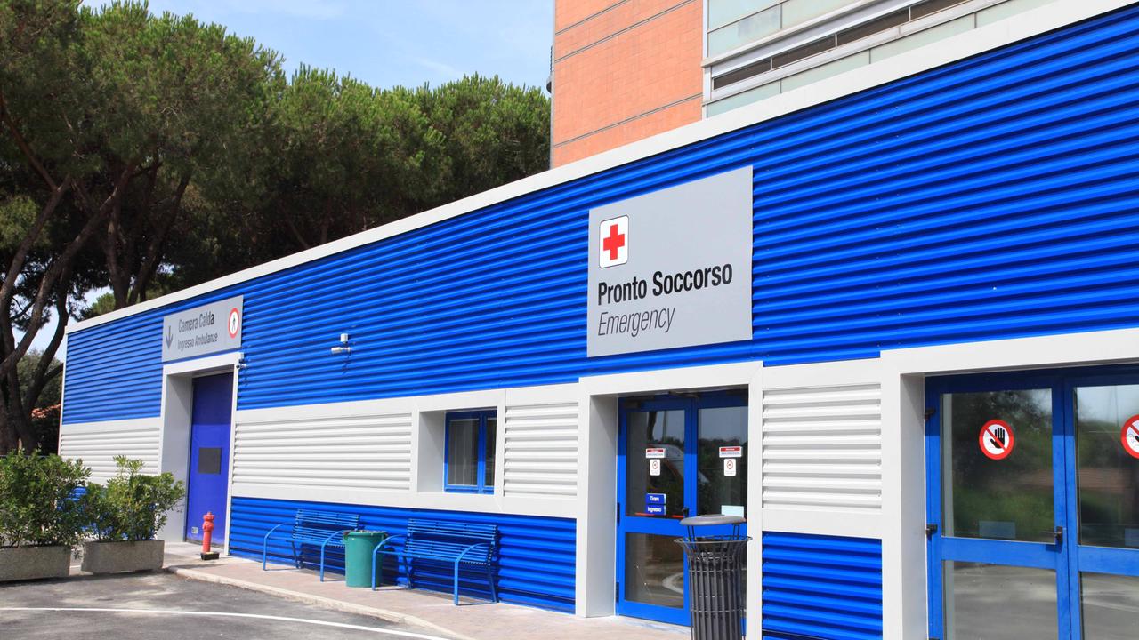 L'esterno del pronto soccorso dell'ospedale Versilia (foto d'archivio)