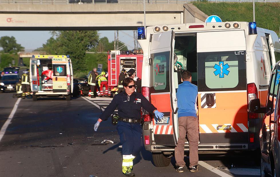 Otto feriti, due sono gravi per un sorpasso azzardato a Fiorano