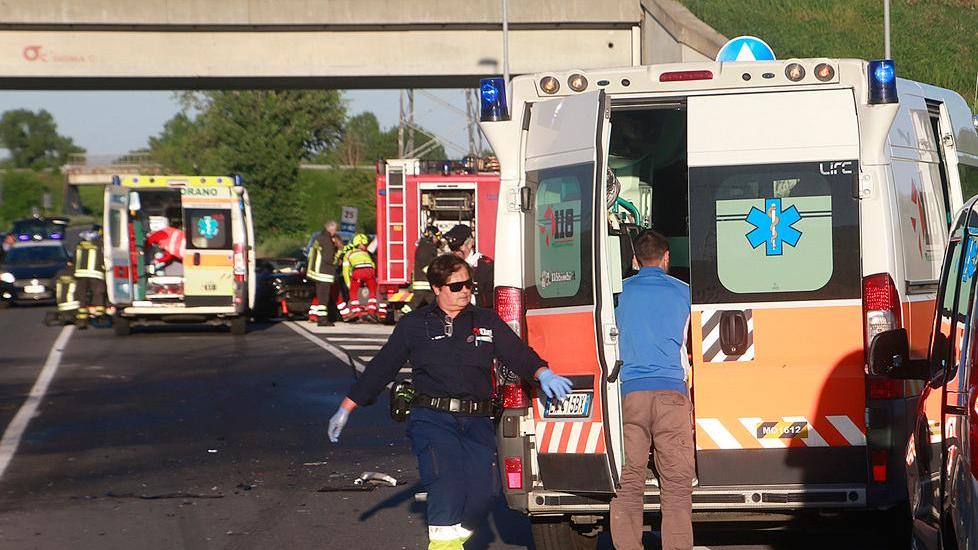 Otto feriti, due sono gravi per un sorpasso azzardato a Fiorano