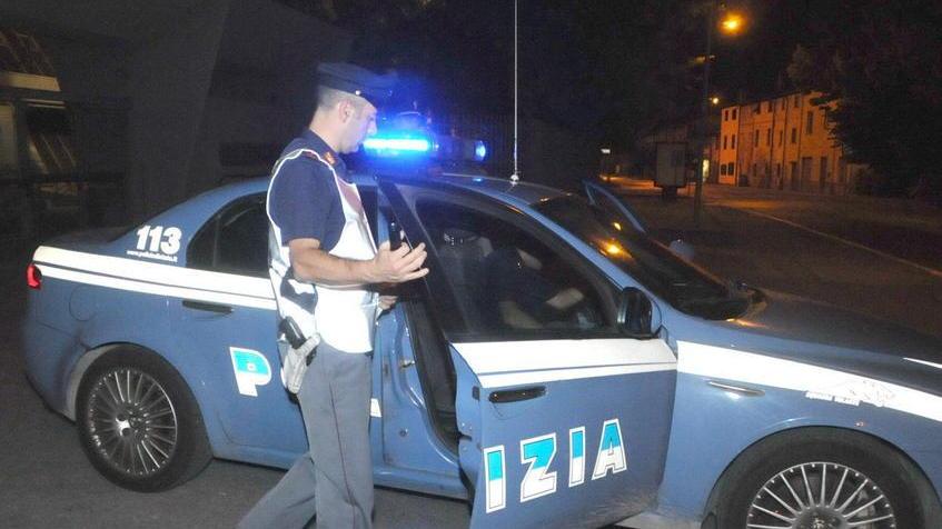 «Coltello puntato per il cellulare»