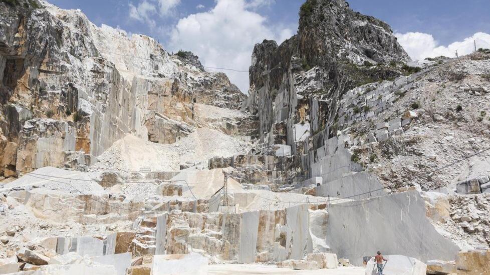 Sicurezza: i cavatori incrociano le braccia