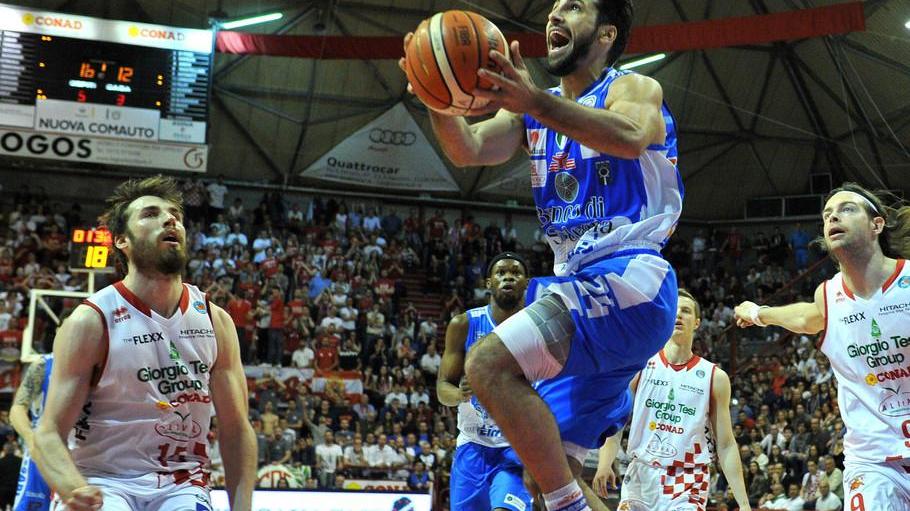 La Dinamo come Penelope, disfa una vittoria già in tasca