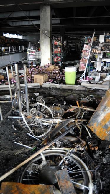 A fuoco il discount Ld, 1 milione di euro di danni 