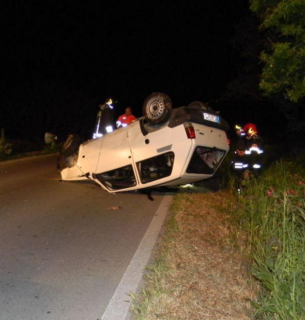Perde il controllo dell’auto 21enne muore schiacciato 