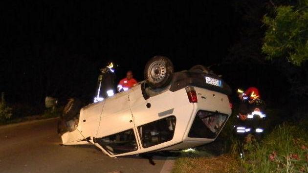 Perde il controllo dell’auto 21enne muore schiacciato