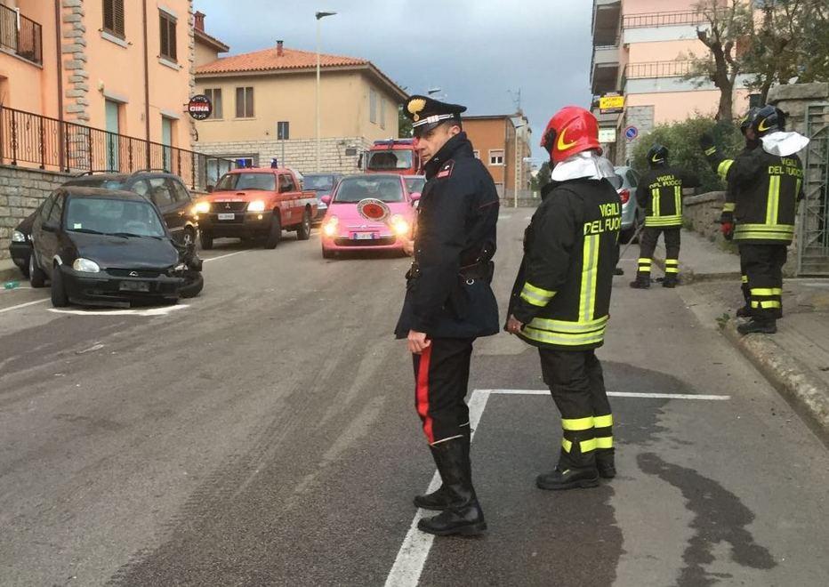 Una Fiat Doblò centra tre auto: i conducenti in ospedale