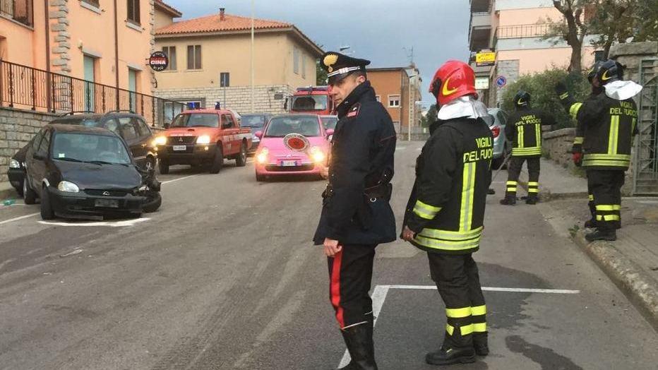 Una Fiat Doblò centra tre auto: i conducenti in ospedale