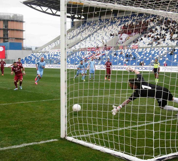 La Reggiana vince in uno stadio deserto 