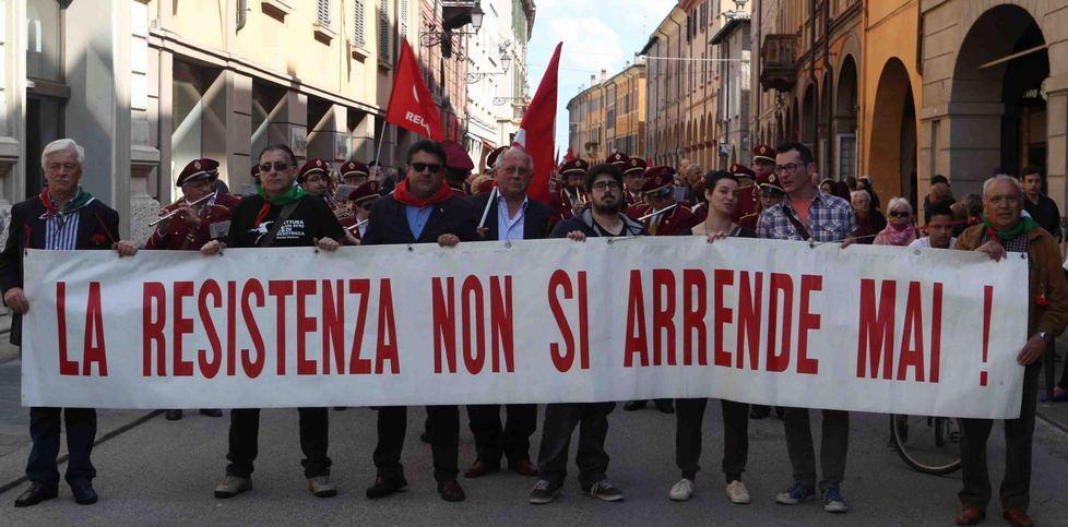 Corteo e comizio in piazza con il presidente Grasso 