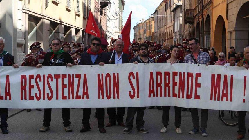 Corteo e comizio in piazza con il presidente Grasso