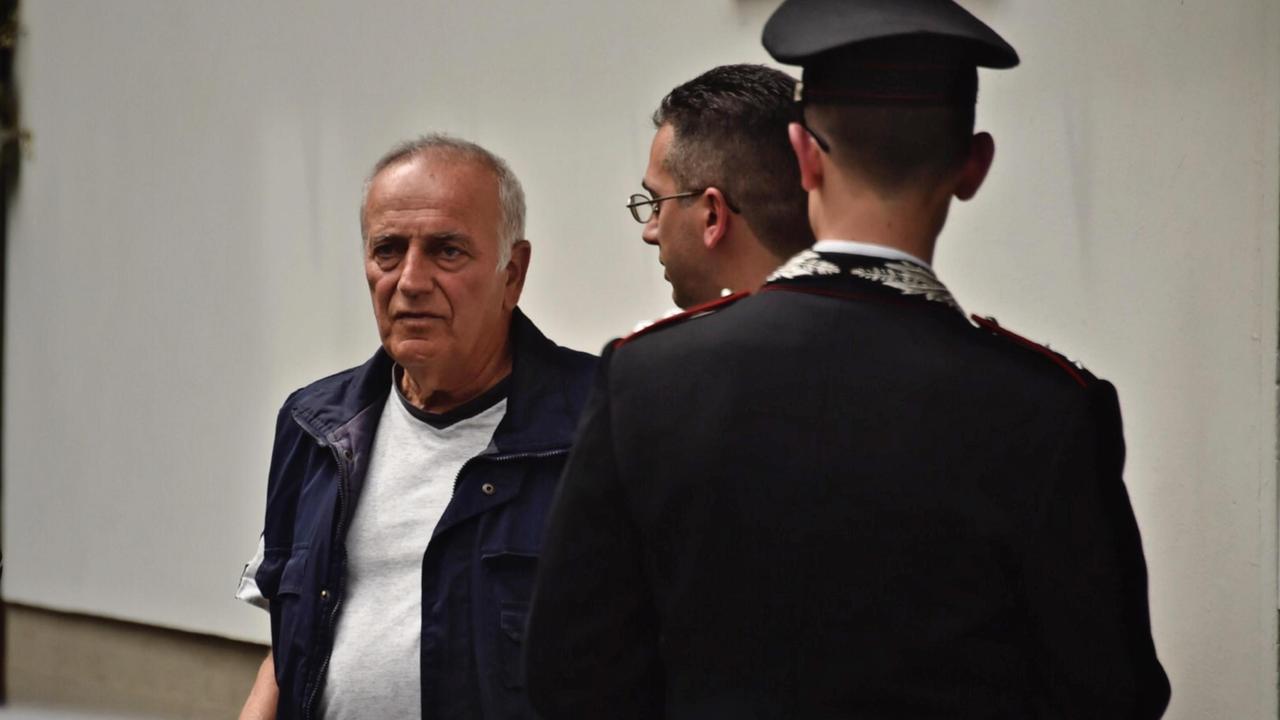 Luigi Benelli il giorno del ritrovamento del cadavere: si è suicidato due giorni dopo