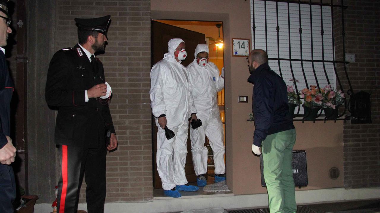 Il sopralluogo della Scientifica dei carabinieri a Poggio a Caiano (foto Batavia)