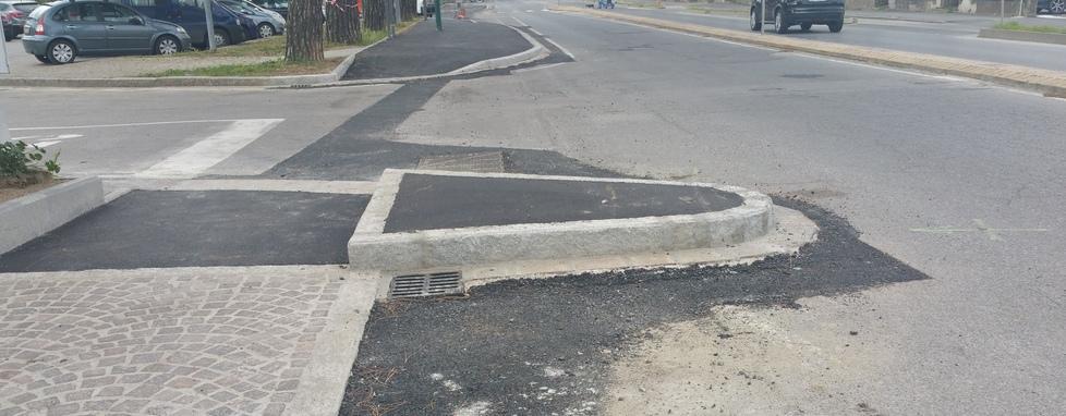 In viale Galilei spunta un’isola pericolosa 