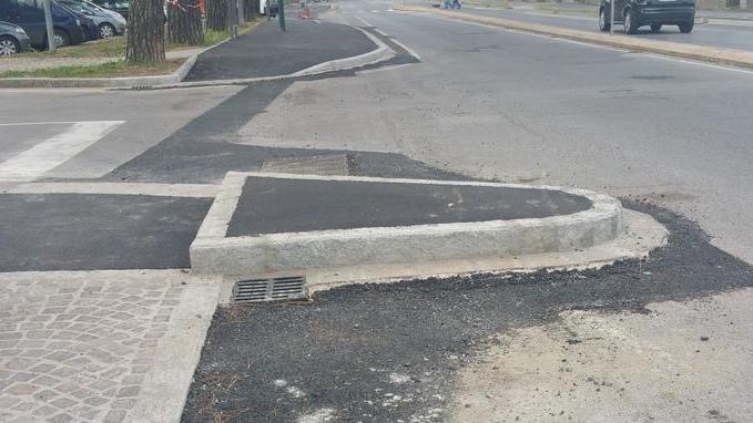 In viale Galilei spunta un’isola pericolosa