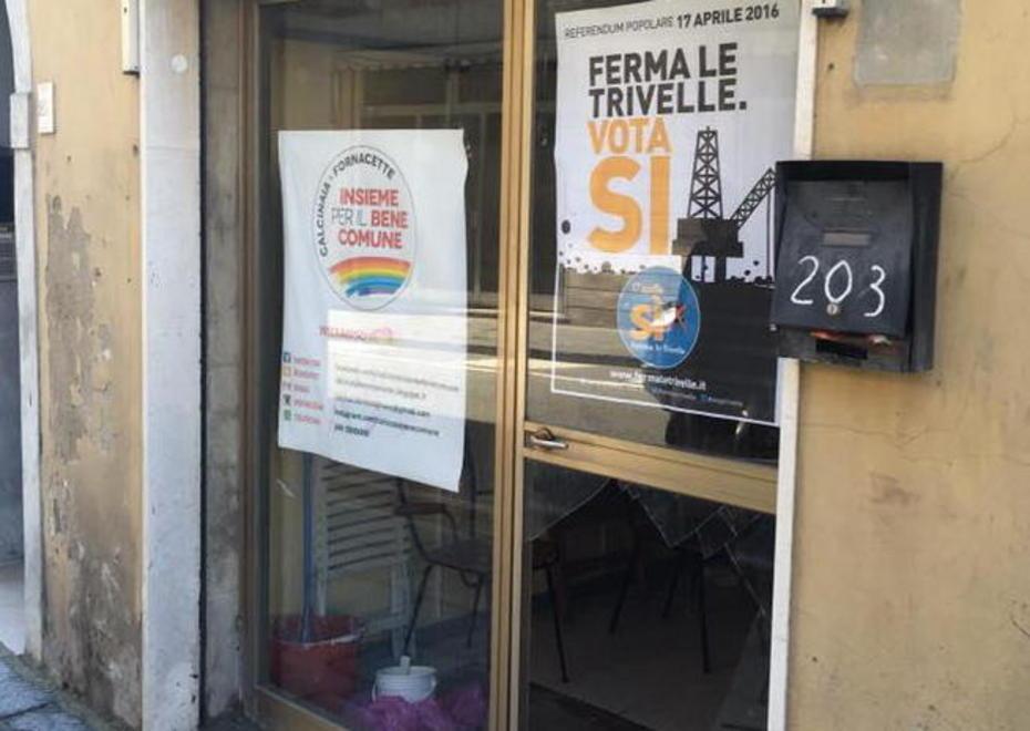 Rotto un vetro alla sede di “Calcinaia Bene Comune”