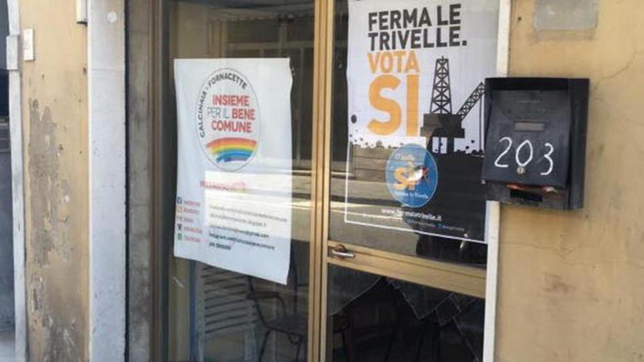 Rotto un vetro alla sede di “Calcinaia Bene Comune”