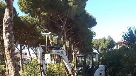 Operai al lavoro anche nel giorno festivo