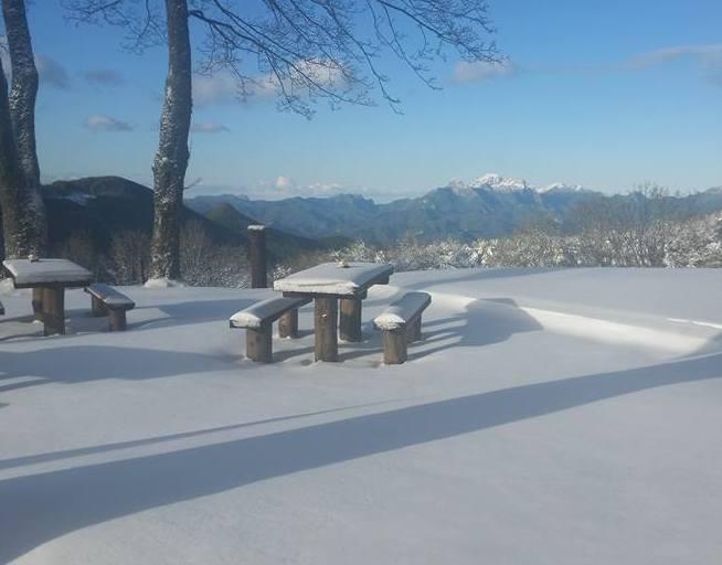 Monti innevati in tutta la Garfagnana