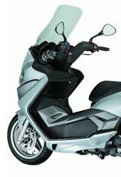 Rubano lo scooter e la spesa appena fatta