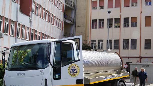 Condotta idrica rotta: è emergenza