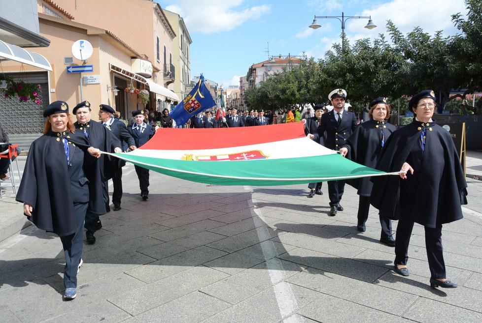 L’omaggio al monumento ai Caduti celebra il 25 aprile 
