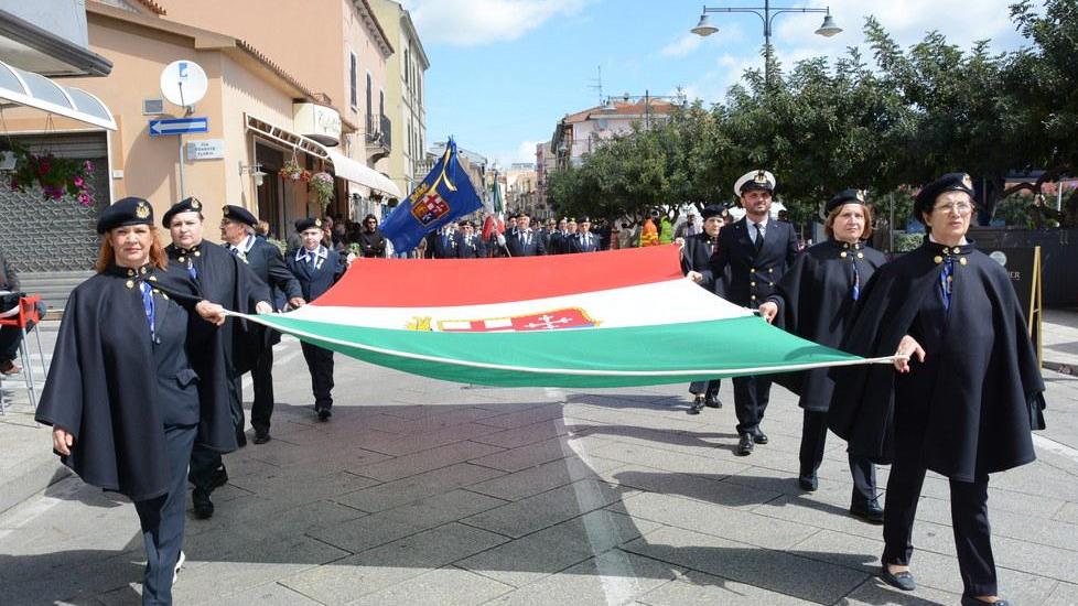 L’omaggio al monumento ai Caduti celebra il 25 aprile