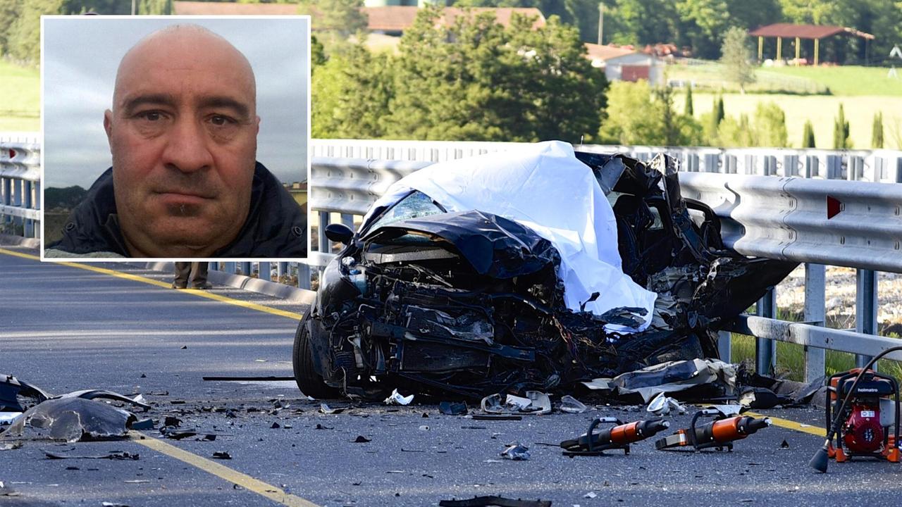 Emilio Capitani e una terribile immagine dell'incidente stradale in cui ha perso la vita (Bf)