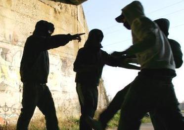 Rapina e botte, rinviati a giudizio 8 bulli 