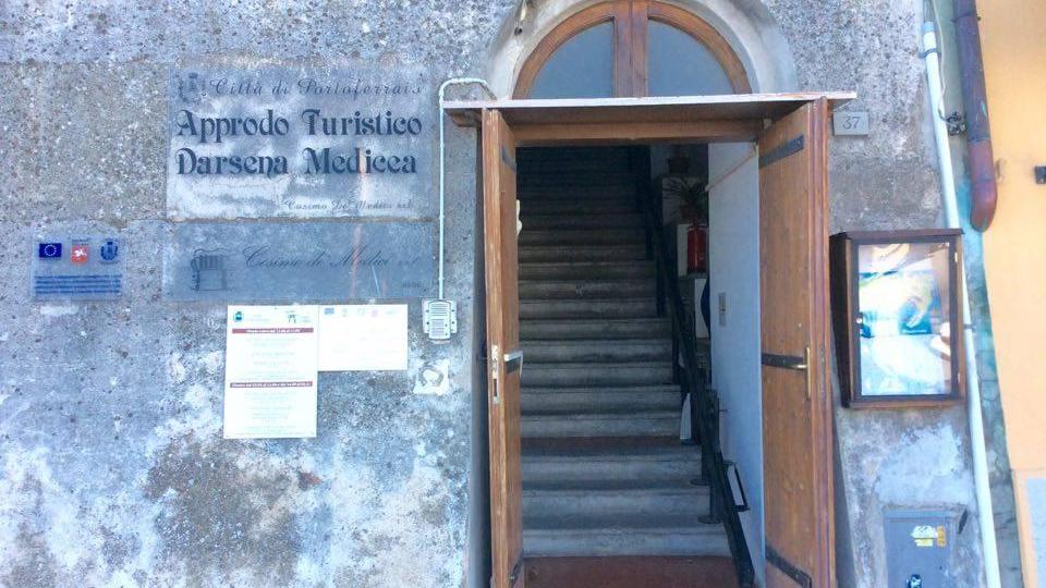 L'ingresso alla sede della Cosimo de' Medici