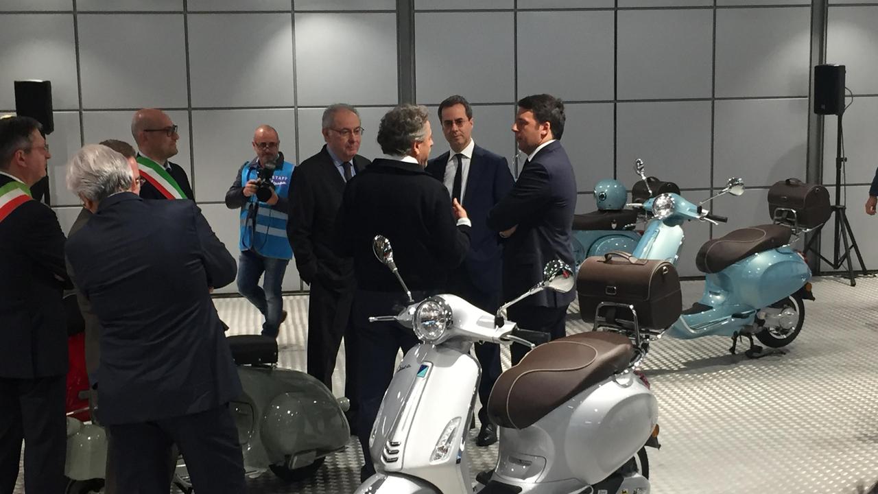 Renzi con Roberto e Matteo Colaninno alla Piaggio