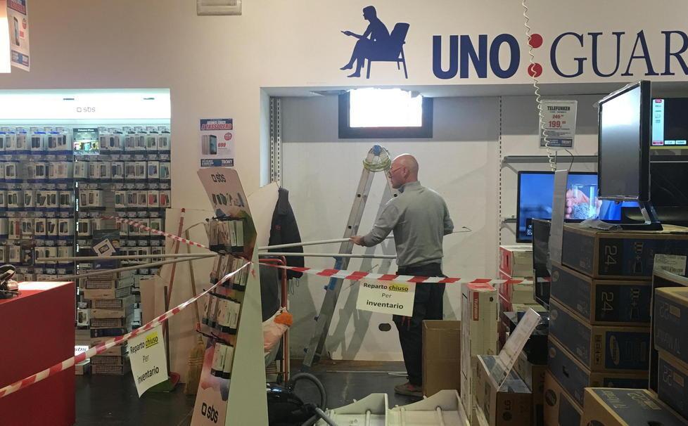Pontedera: rubati smartphone per sessantamila euro 