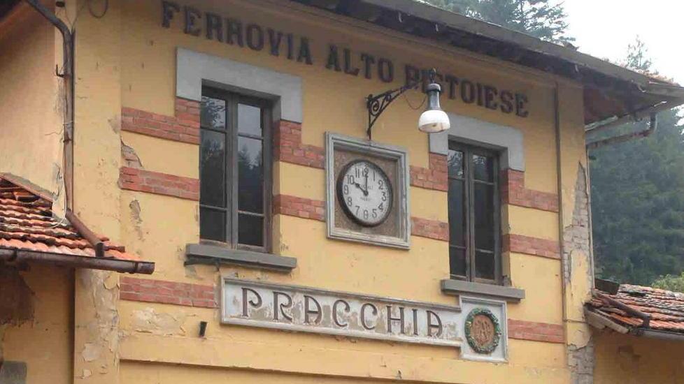 Un parcheggio al posto della stazione