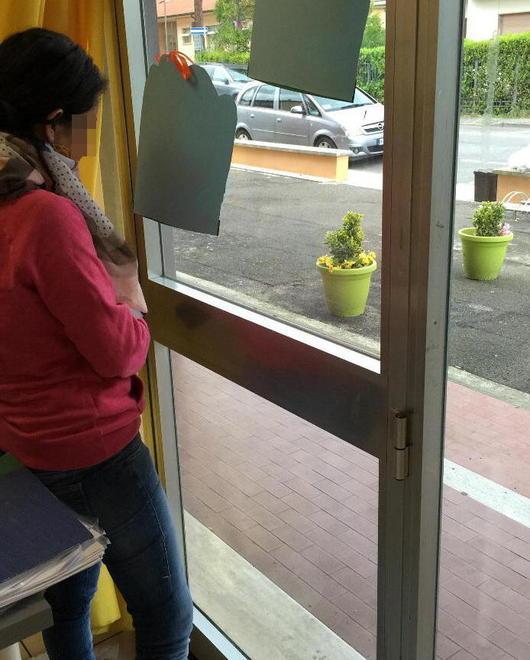 Forzano una porta e rubano soldi dentro la ludoteca