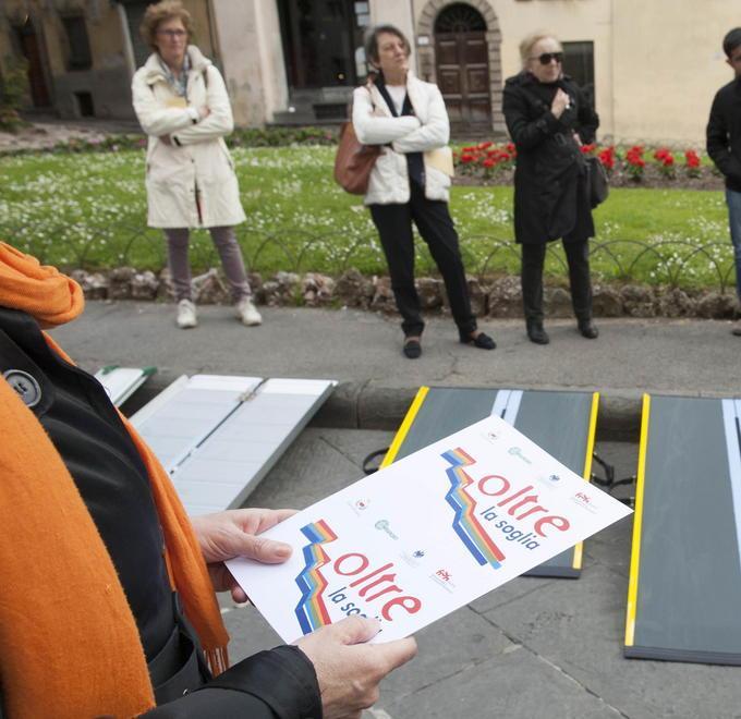 Un “bollino” per i negozi con la rampa per disabili