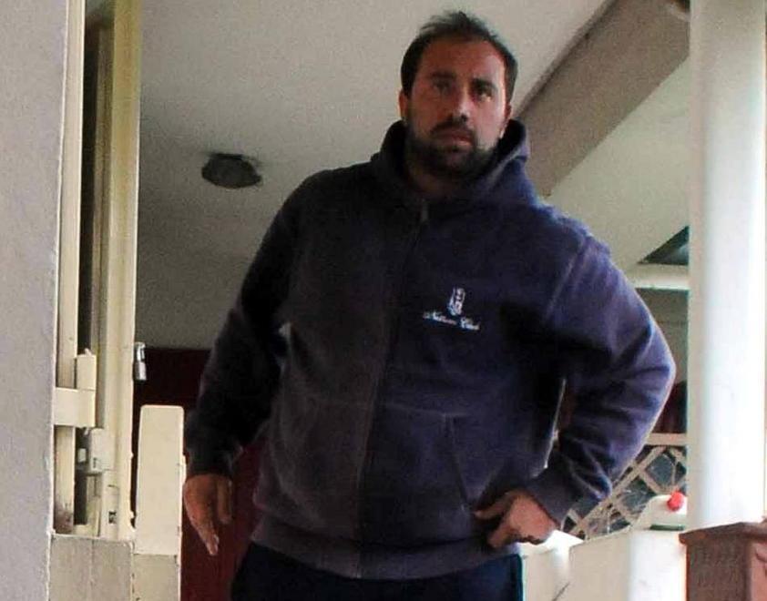 Fiamme al Nettuno, vandali distruggono la rete ombreggiante 
