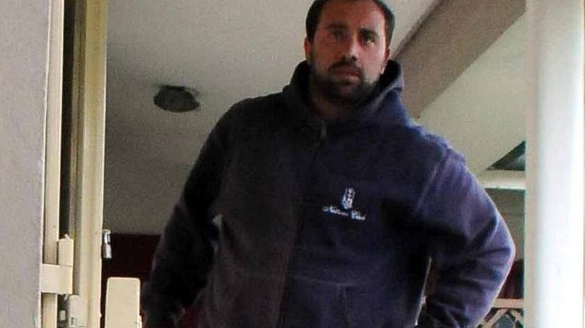 Fiamme al Nettuno, vandali distruggono la rete ombreggiante