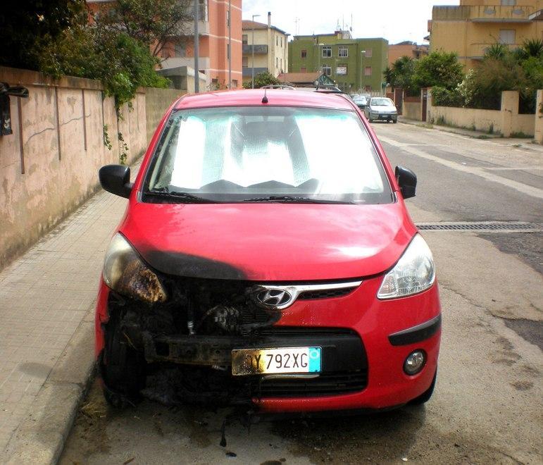 Incendiata in via Pacinotti la Mercedes di un imprenditore 