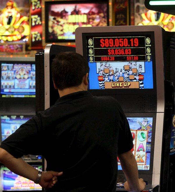 Gioco d’azzardo, una malattia: ora l’Asl formerà gli specialisti