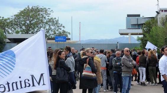 Hangar, tecnici contro l’ad di Meridiana