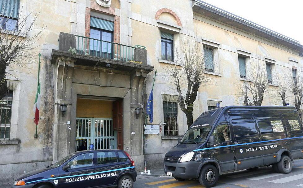 La cercano due mesi, ma è in carcere 