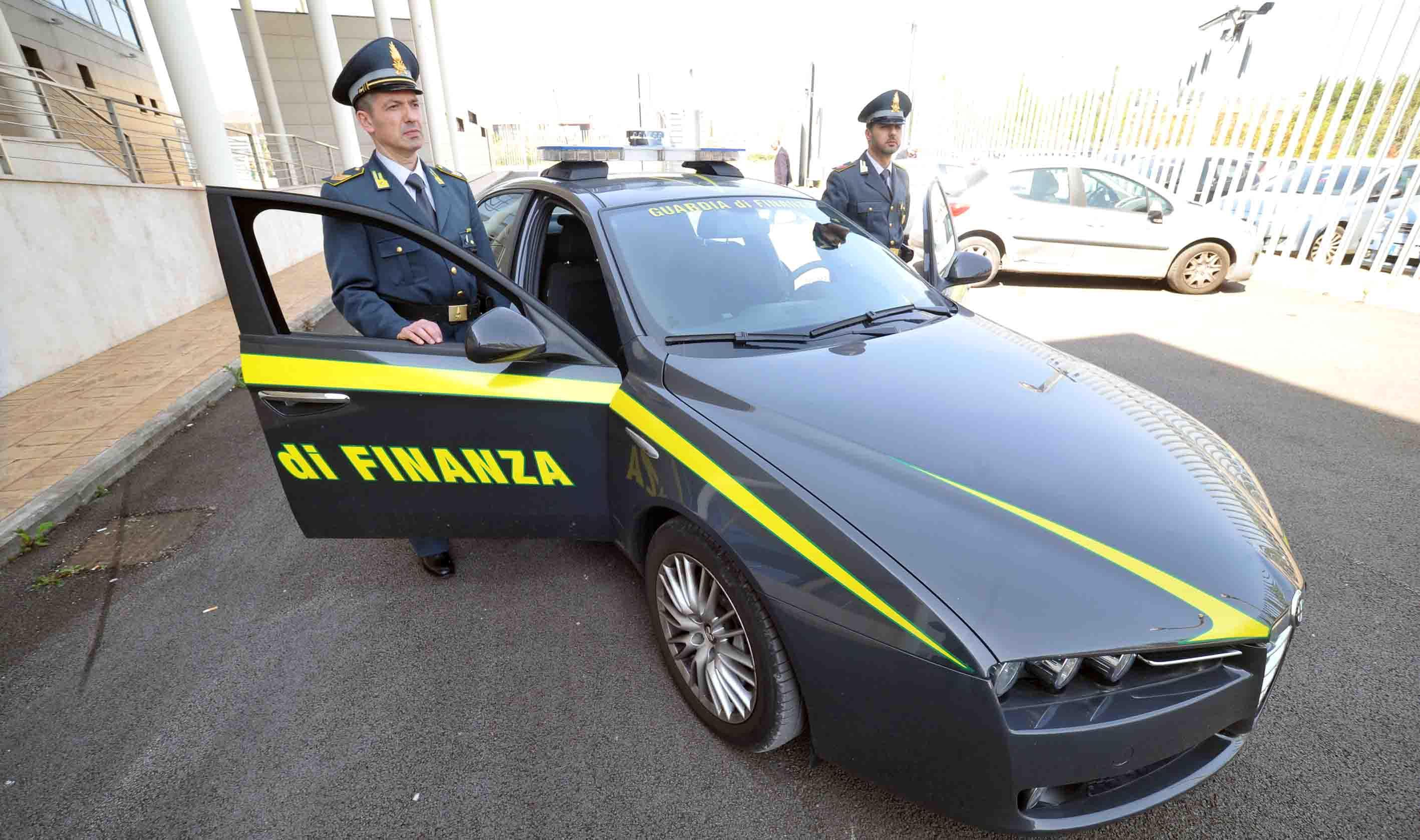 Soldi in Svizzera: sei indagati dalla Guardia di Finanza di Lucca  
