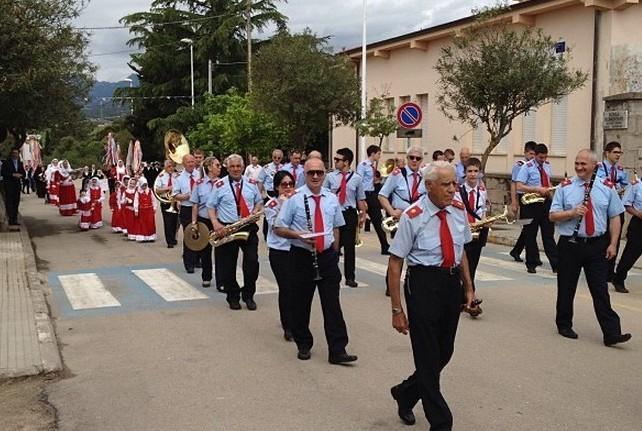 La processione in onore di Santa Vittoria e Santa Anatolia
