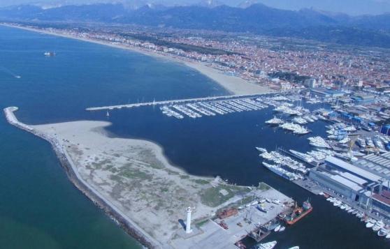 Il porto di Viareggio dall'alto