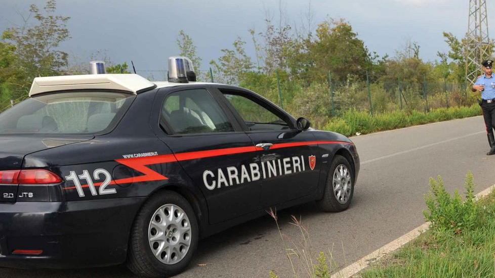 Accompagna la trans e viene arrestato