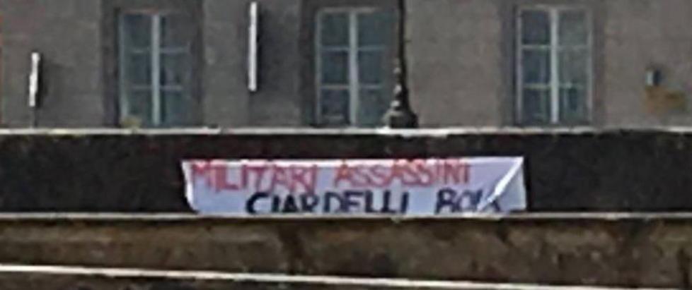 Striscioni offensivi contro l’associazione