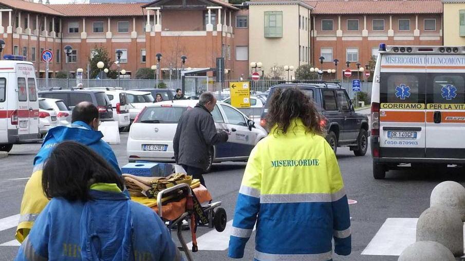 L’intervento salta, la sala operatoria è piena