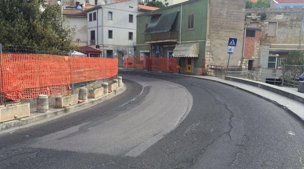Sennori: niente cartelli, stop al cantiere di via Roma